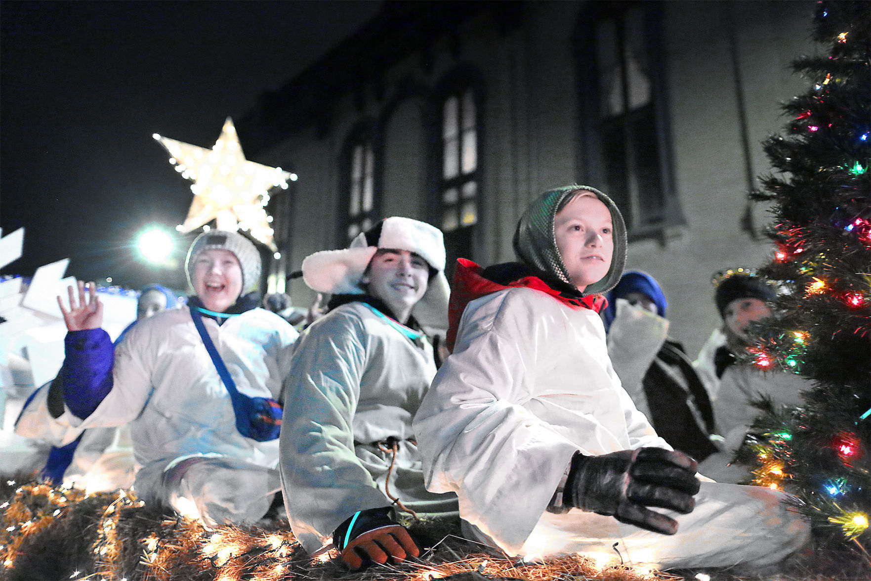 181202_PARADE01